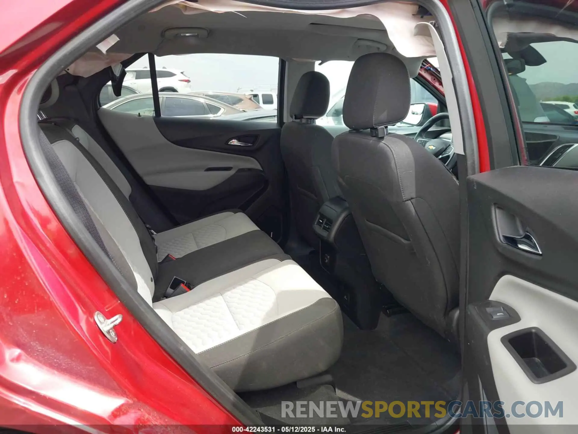 8 Photograph of a damaged car 2GNAXKEV3K6191740 CHEVROLET EQUINOX 2019