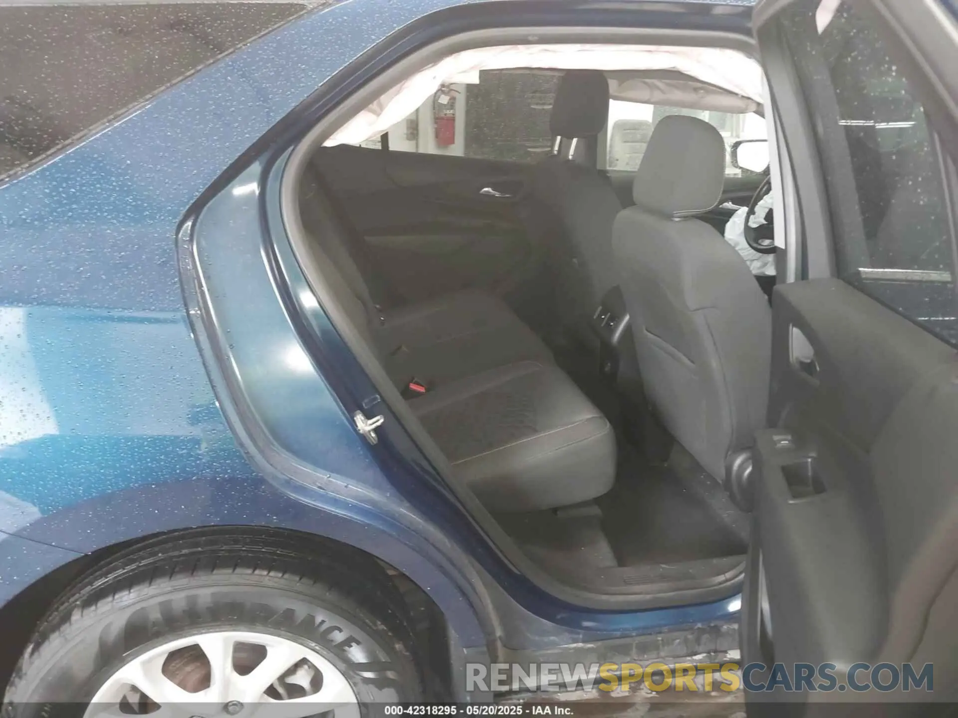 8 Photograph of a damaged car 2GNAXKEV3K6206091 CHEVROLET EQUINOX 2019