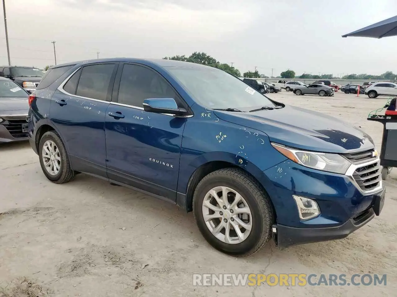 4 Photograph of a damaged car 2GNAXKEV3K6233694 CHEVROLET EQUINOX 2019