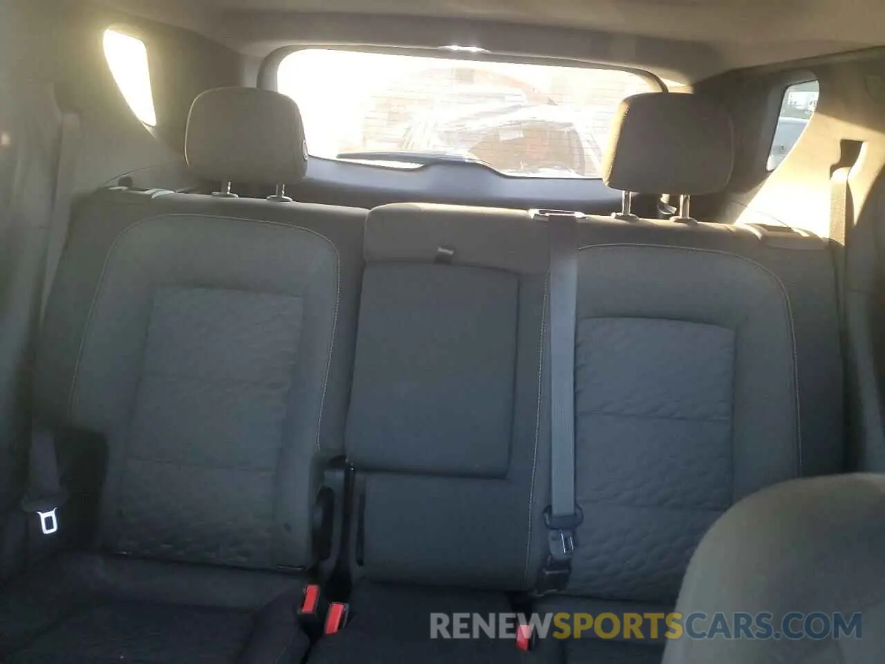 10 Photograph of a damaged car 2GNAXKEV3K6235686 CHEVROLET EQUINOX 2019