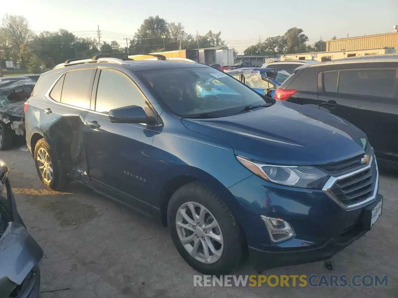 4 Photograph of a damaged car 2GNAXKEV3K6235686 CHEVROLET EQUINOX 2019