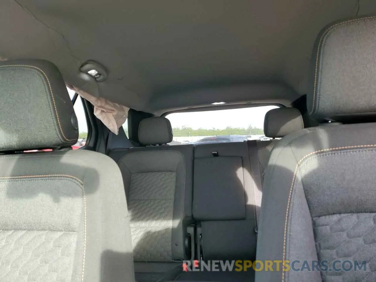 10 Photograph of a damaged car 2GNAXKEV3K6239155 CHEVROLET EQUINOX 2019