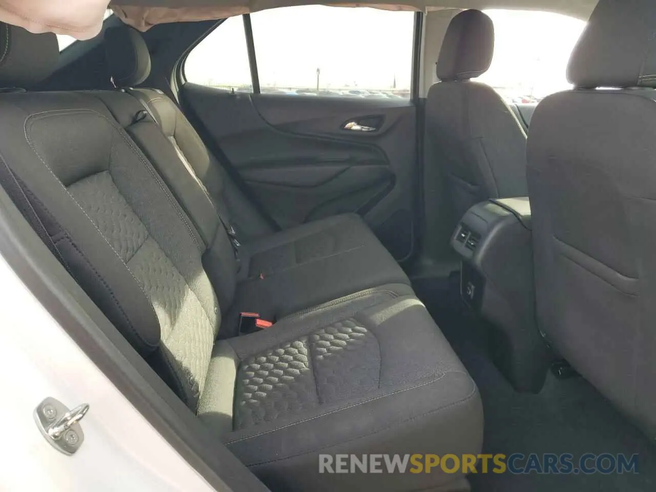 11 Photograph of a damaged car 2GNAXKEV3K6239155 CHEVROLET EQUINOX 2019
