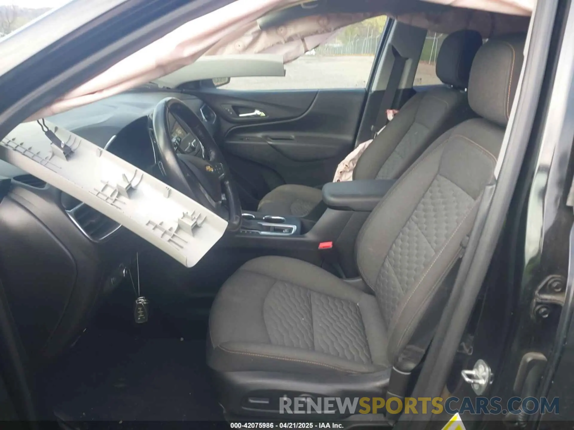 5 Photograph of a damaged car 2GNAXKEV4K6118943 CHEVROLET EQUINOX 2019