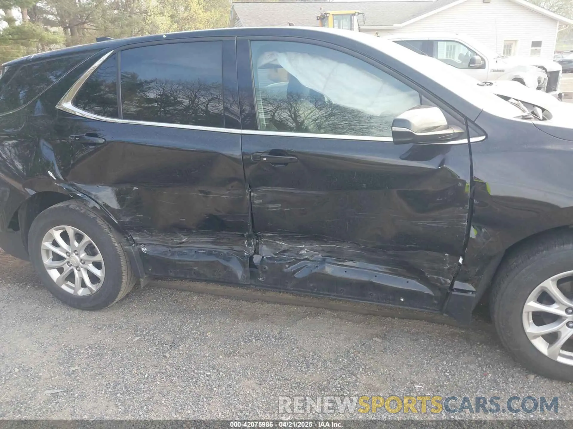 6 Photograph of a damaged car 2GNAXKEV4K6118943 CHEVROLET EQUINOX 2019