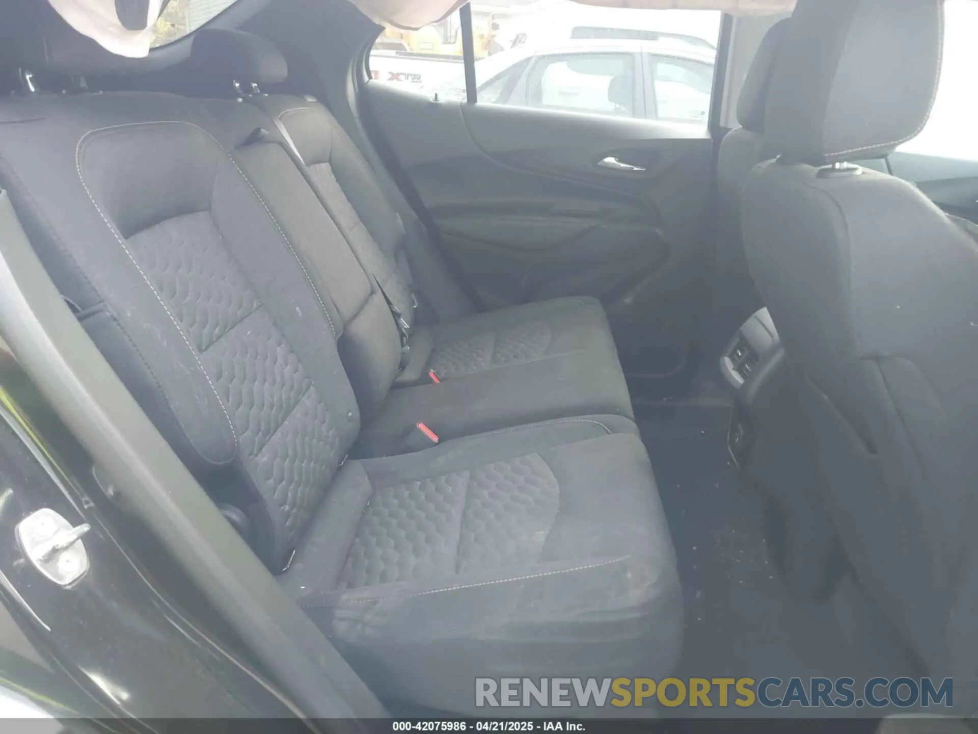 8 Photograph of a damaged car 2GNAXKEV4K6118943 CHEVROLET EQUINOX 2019