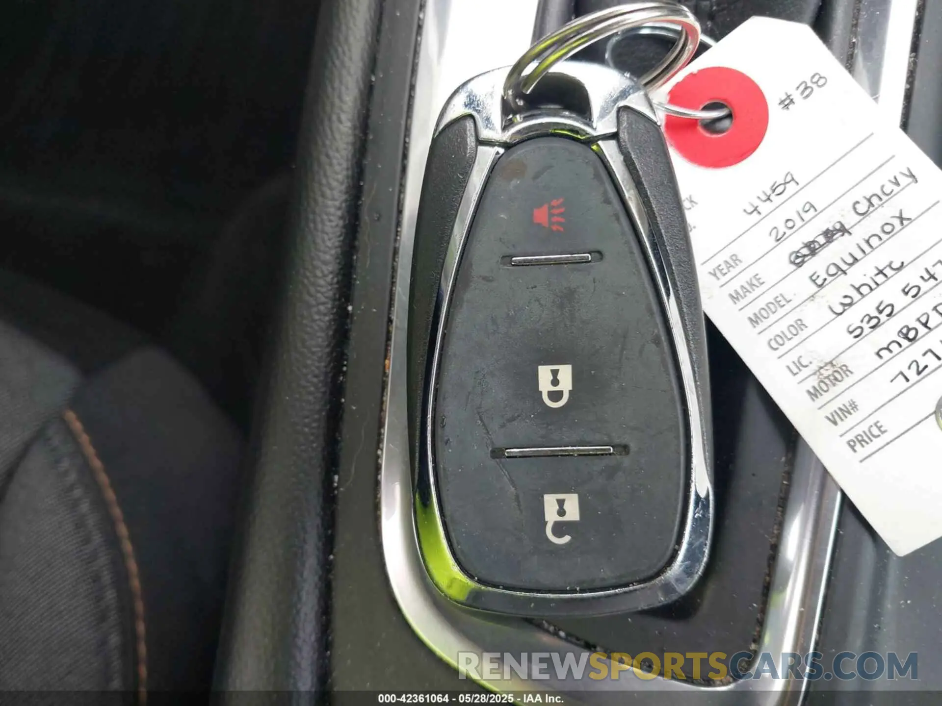 11 Photograph of a damaged car 2GNAXKEV4K6127271 CHEVROLET EQUINOX 2019