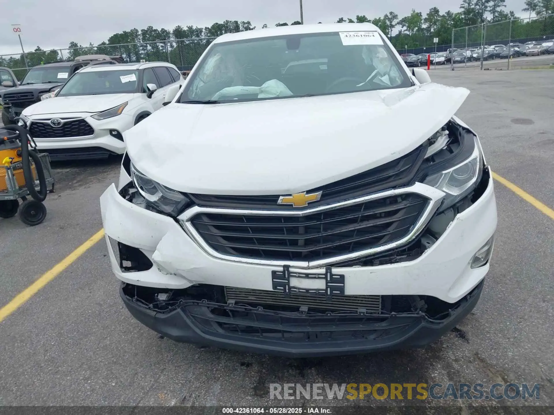 12 Photograph of a damaged car 2GNAXKEV4K6127271 CHEVROLET EQUINOX 2019
