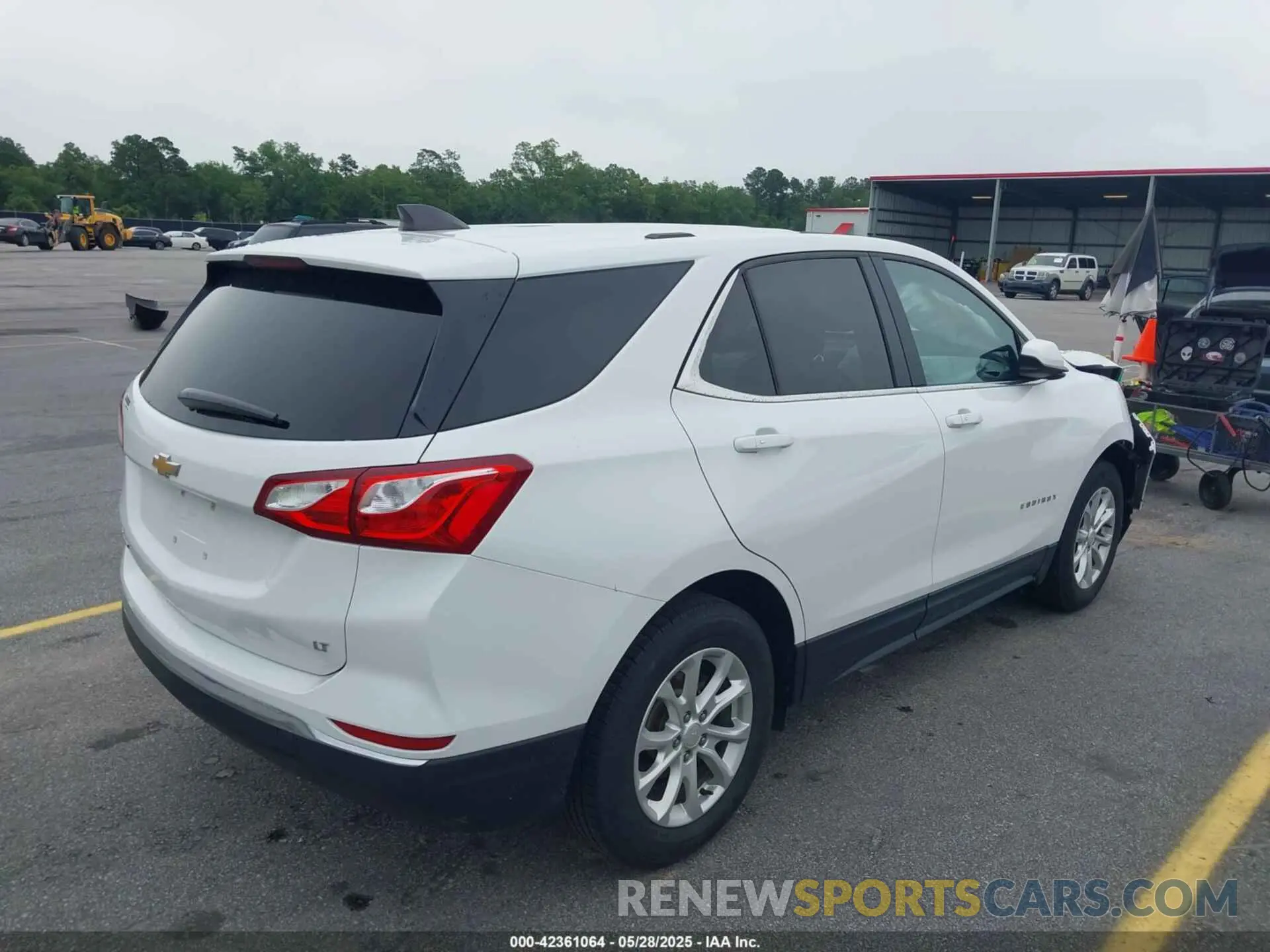 4 Photograph of a damaged car 2GNAXKEV4K6127271 CHEVROLET EQUINOX 2019
