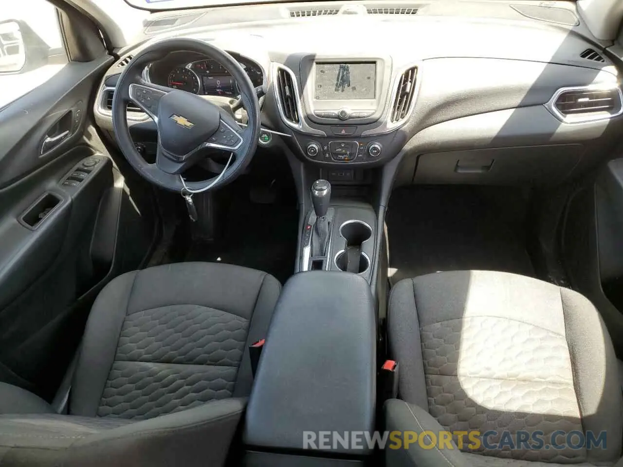 8 Photograph of a damaged car 2GNAXKEV4K6129604 CHEVROLET EQUINOX 2019
