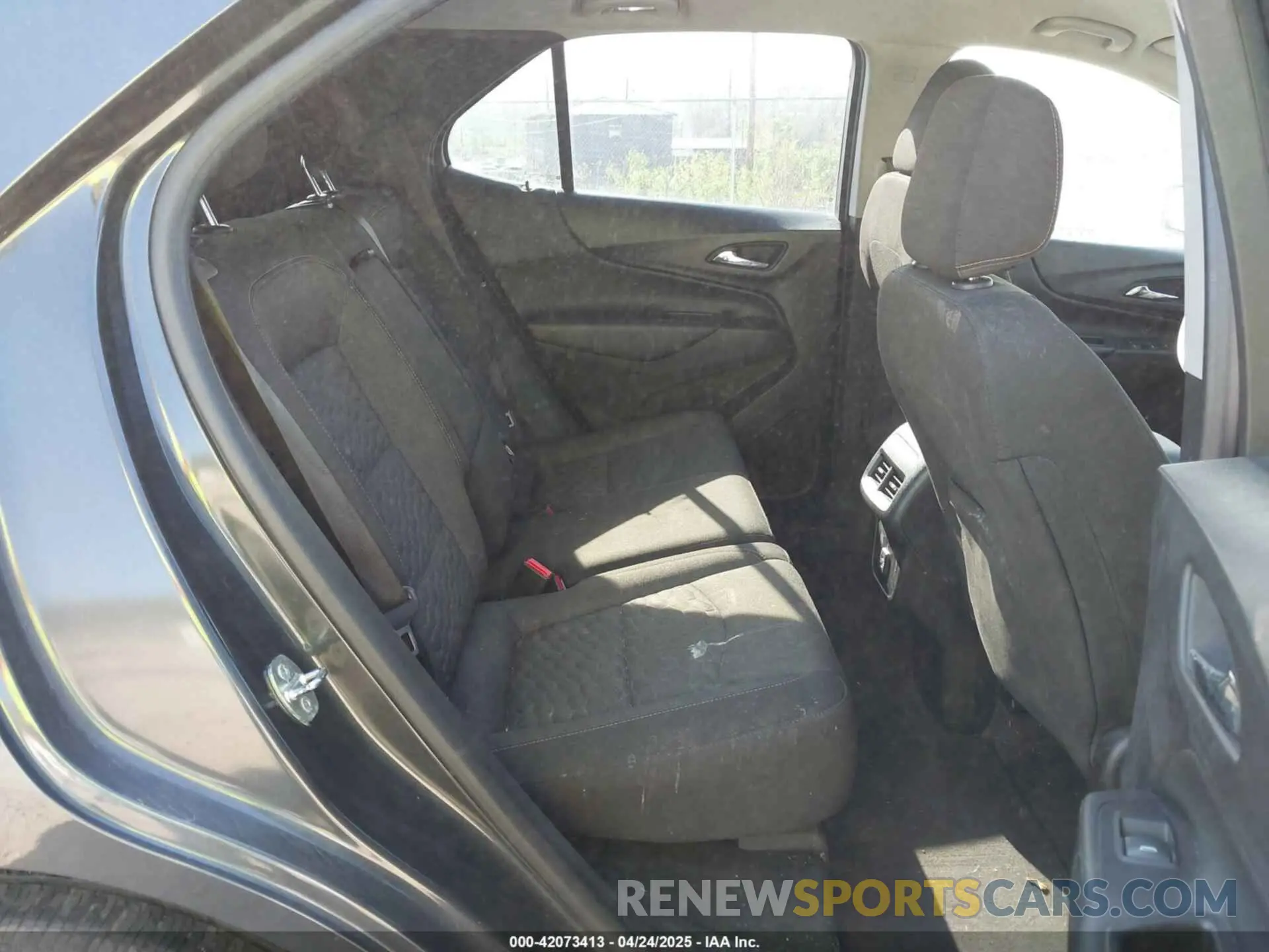 8 Photograph of a damaged car 2GNAXKEV4K6142160 CHEVROLET EQUINOX 2019