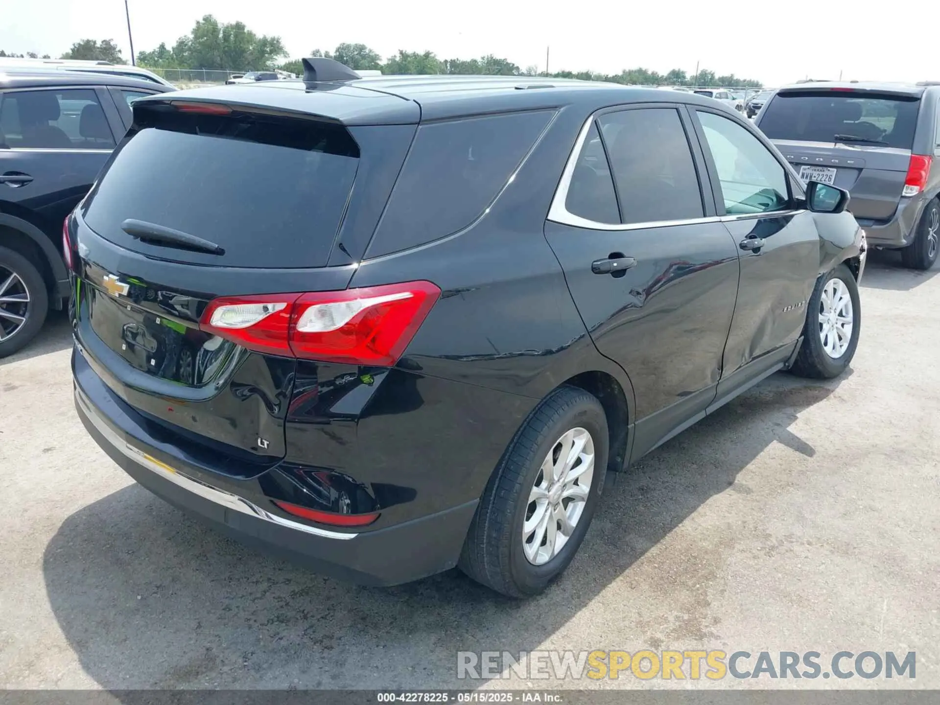 4 Photograph of a damaged car 2GNAXKEV4K6143230 CHEVROLET EQUINOX 2019