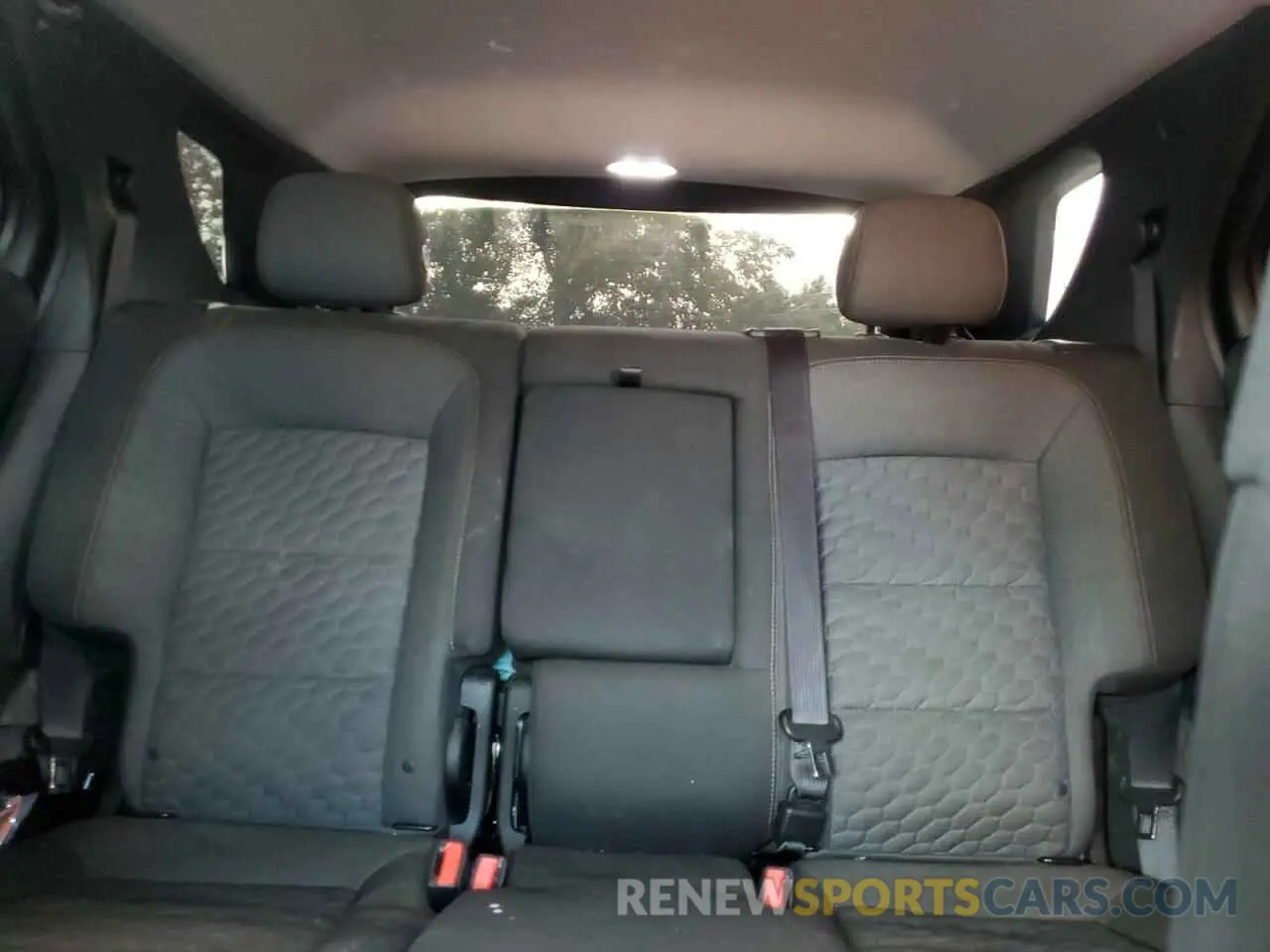 10 Photograph of a damaged car 2GNAXKEV4K6215561 CHEVROLET EQUINOX 2019
