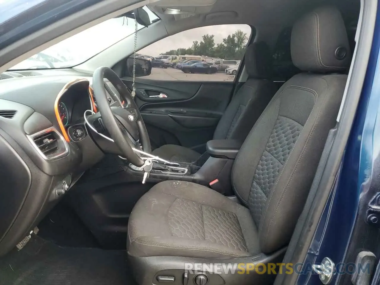 7 Photograph of a damaged car 2GNAXKEV4K6215561 CHEVROLET EQUINOX 2019