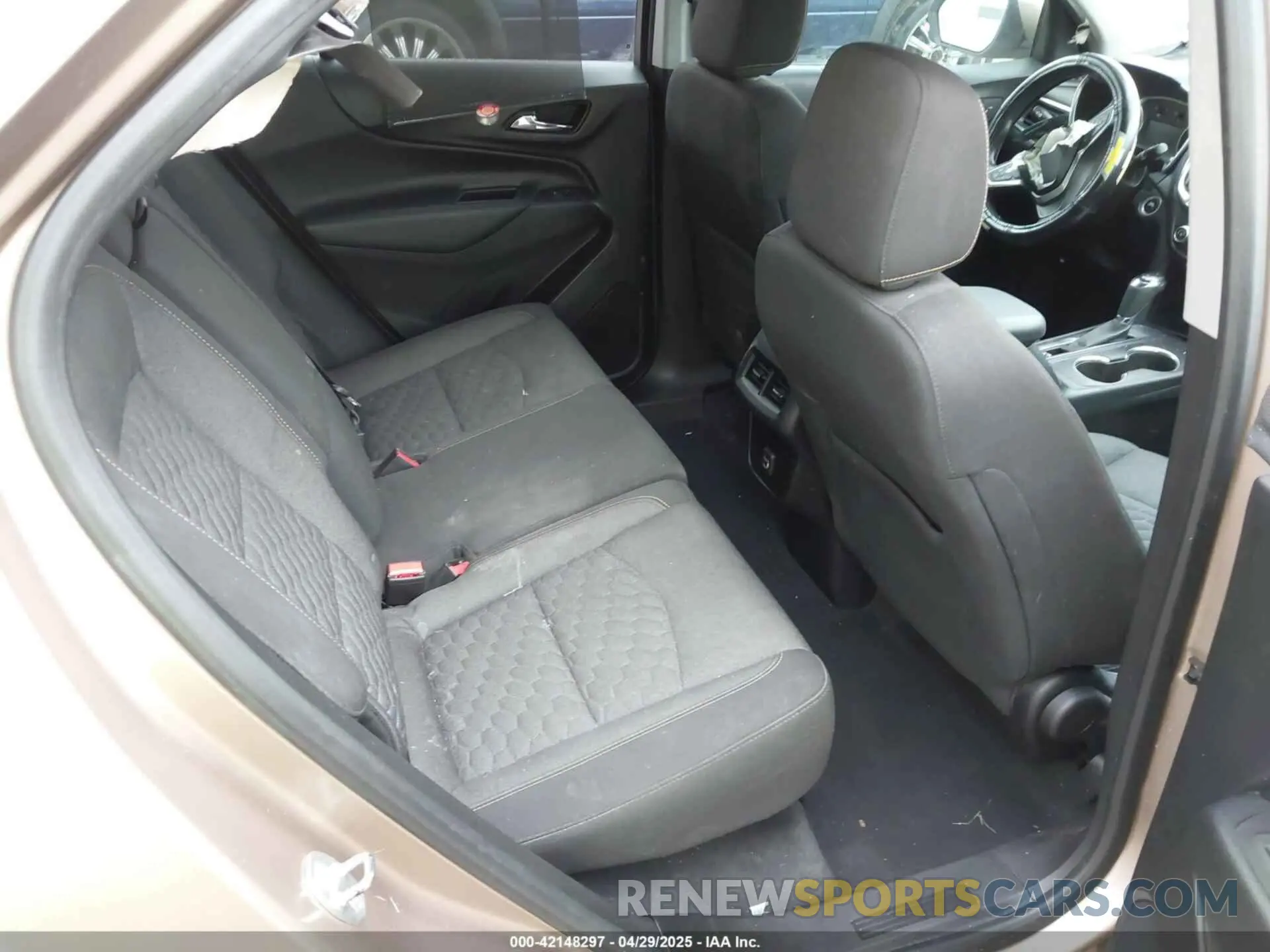 8 Photograph of a damaged car 2GNAXKEV4K6259009 CHEVROLET EQUINOX 2019