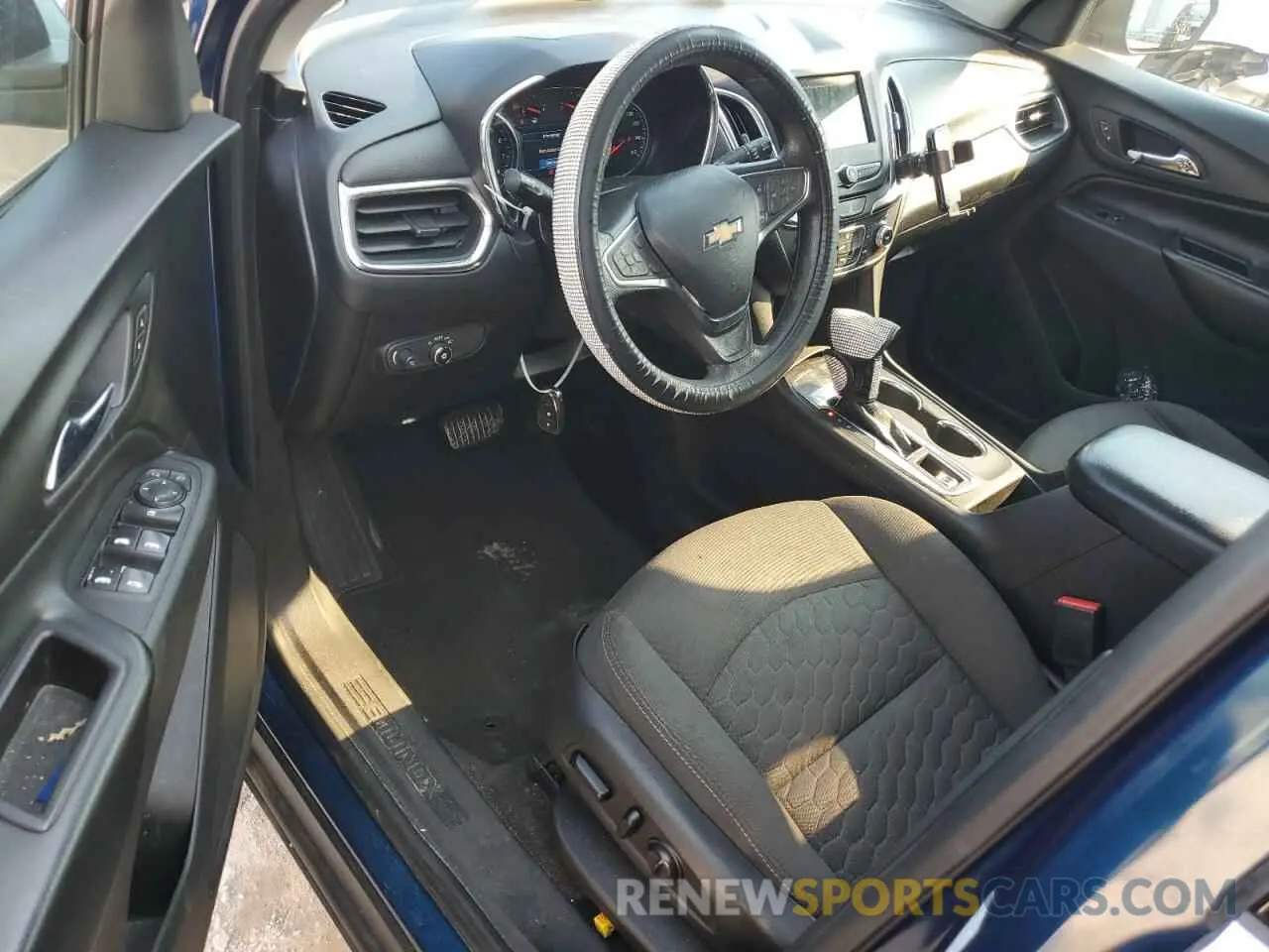 8 Photograph of a damaged car 2GNAXKEV4K6263013 CHEVROLET EQUINOX 2019
