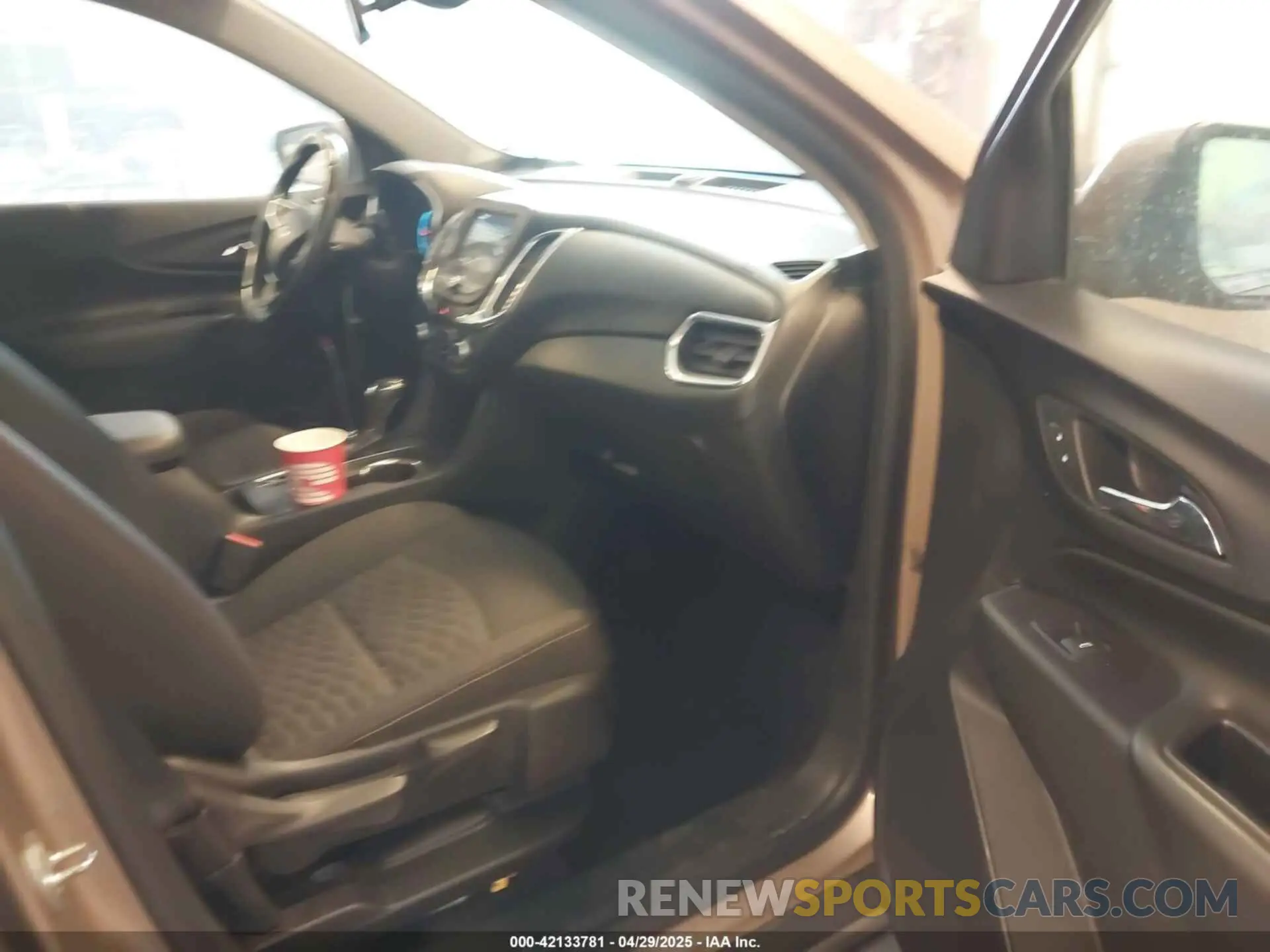 5 Photograph of a damaged car 2GNAXKEV4K6290731 CHEVROLET EQUINOX 2019