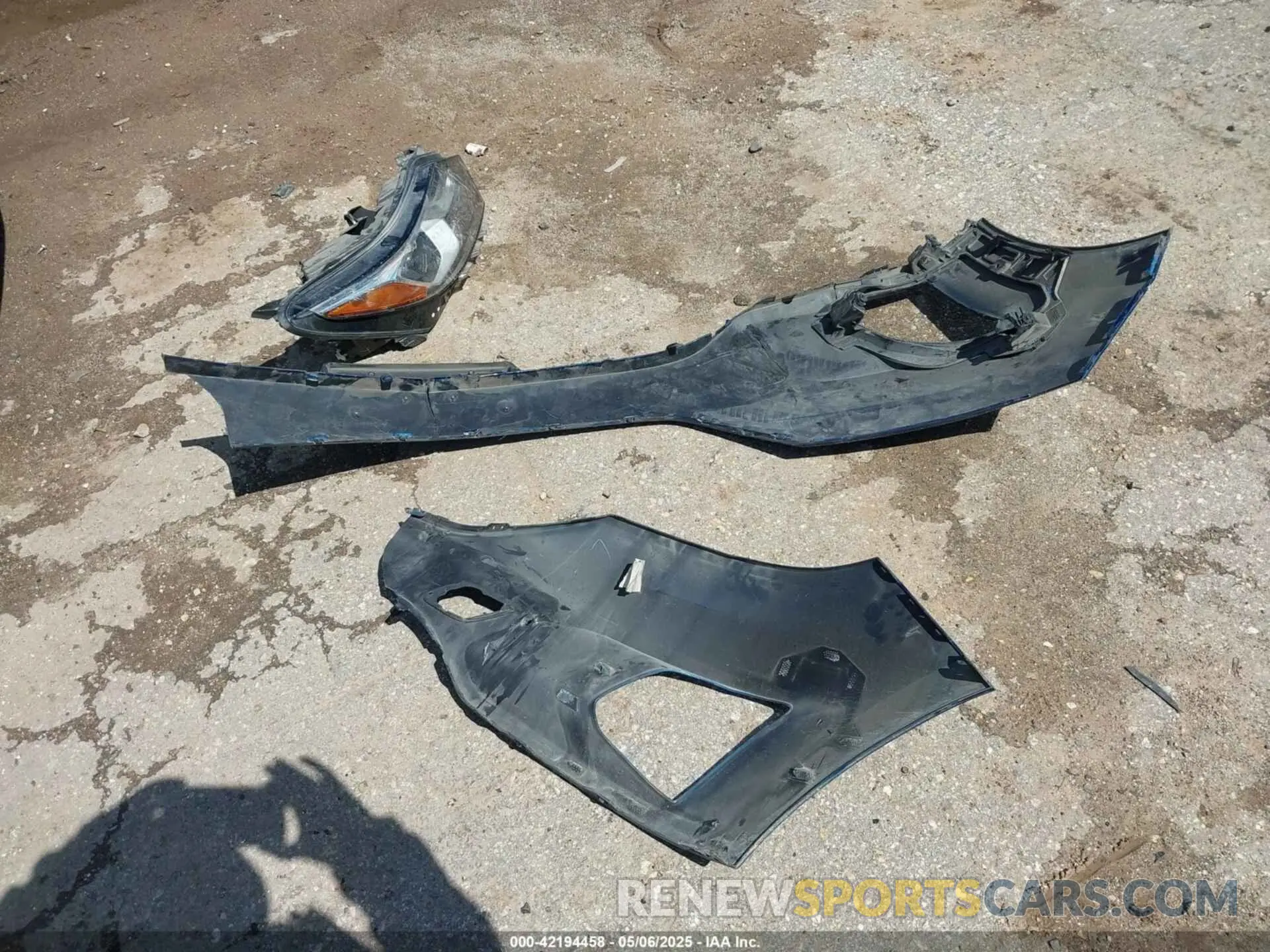 12 Photograph of a damaged car 2GNAXKEV4K6300688 CHEVROLET EQUINOX 2019