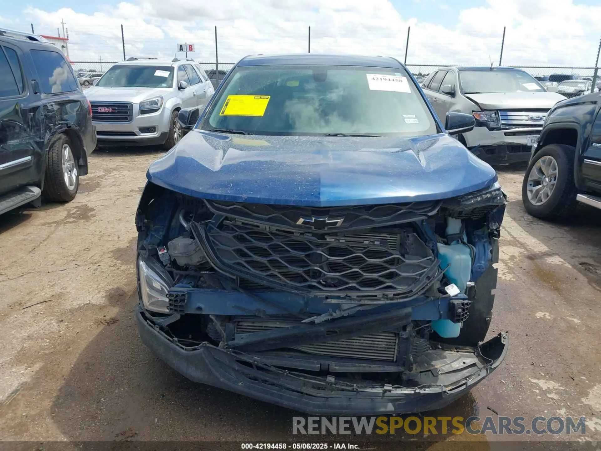 13 Photograph of a damaged car 2GNAXKEV4K6300688 CHEVROLET EQUINOX 2019