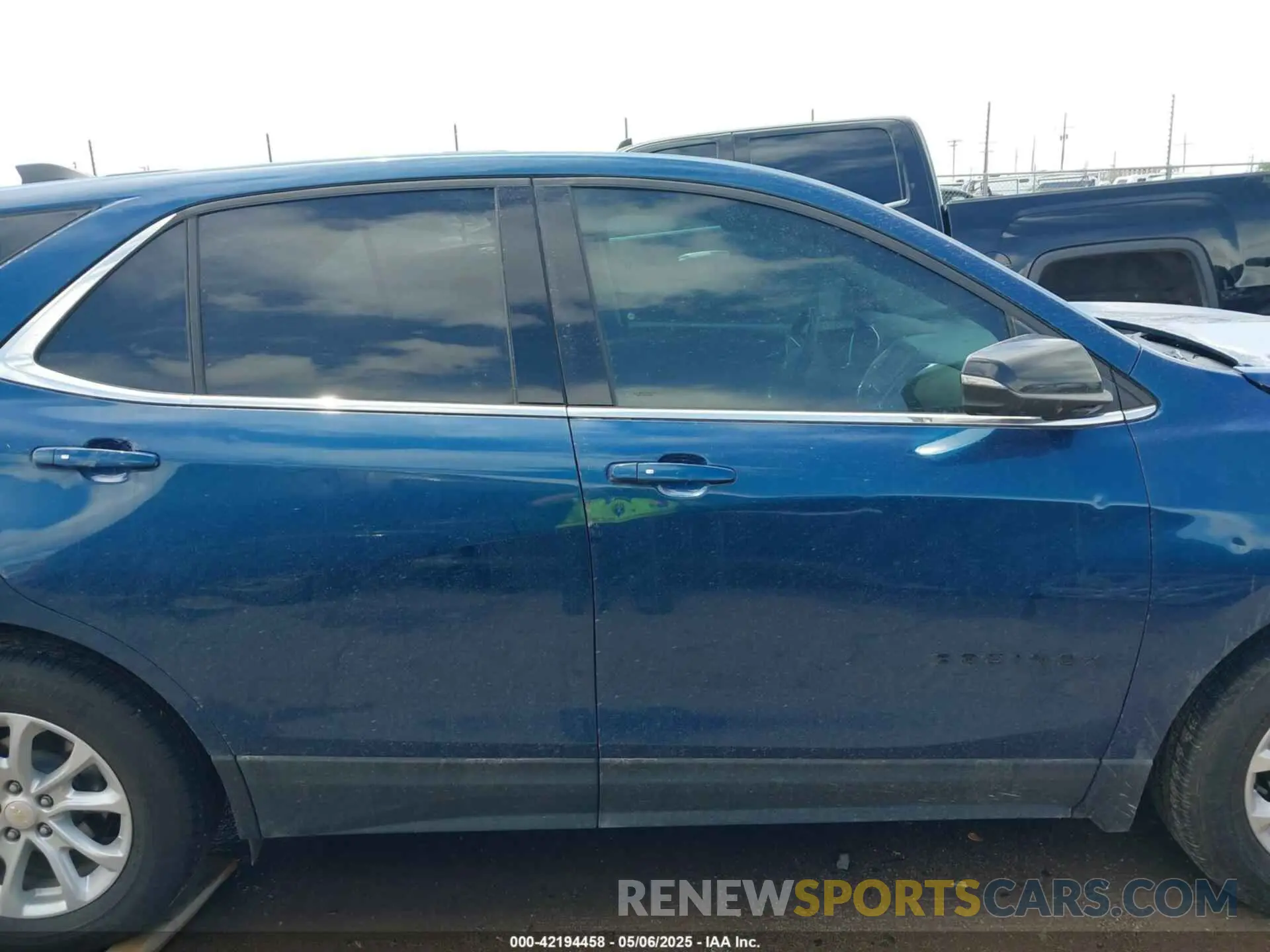 14 Photograph of a damaged car 2GNAXKEV4K6300688 CHEVROLET EQUINOX 2019