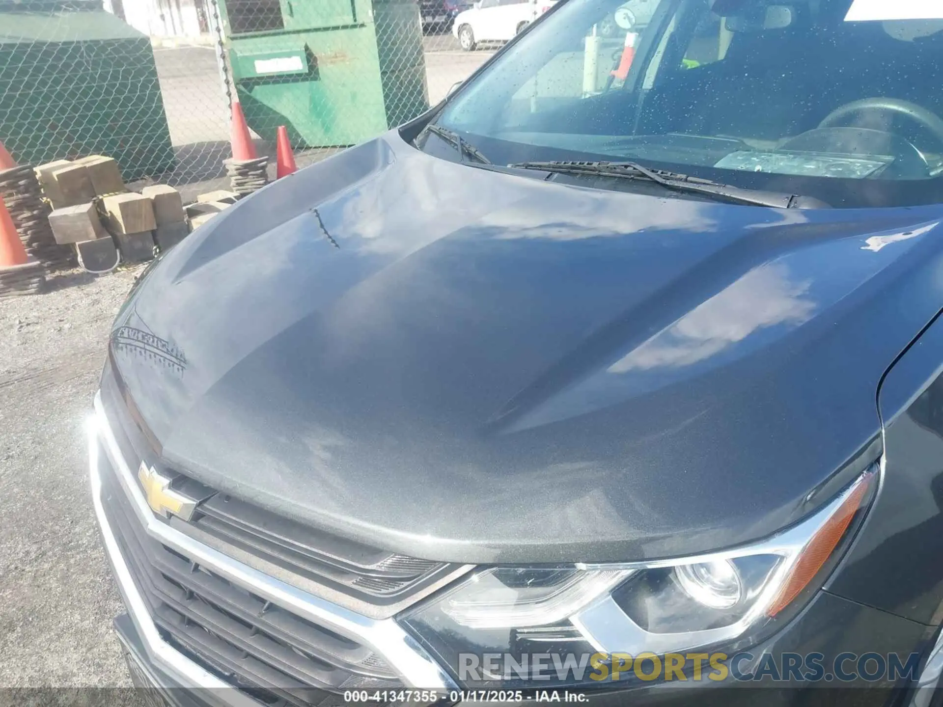 18 Photograph of a damaged car 2GNAXKEV5K6142393 CHEVROLET EQUINOX 2019