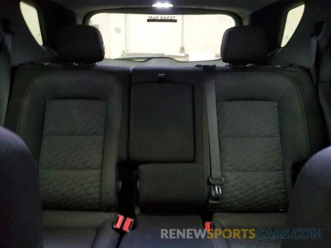 10 Photograph of a damaged car 2GNAXKEV5K6158660 CHEVROLET EQUINOX 2019