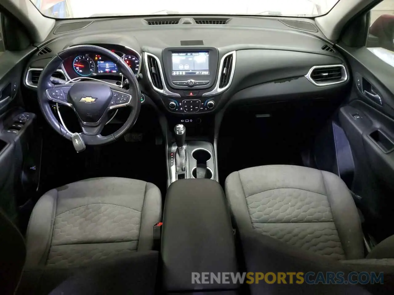 8 Photograph of a damaged car 2GNAXKEV5K6158660 CHEVROLET EQUINOX 2019