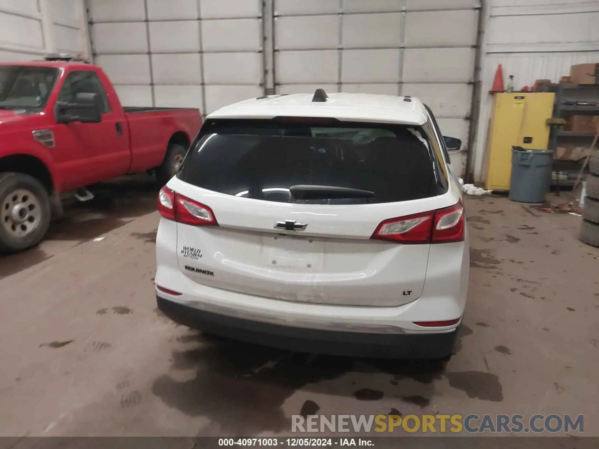 16 Photograph of a damaged car 2GNAXKEV5K6160246 CHEVROLET EQUINOX 2019