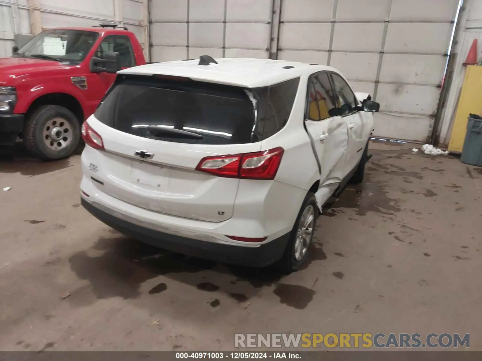 4 Photograph of a damaged car 2GNAXKEV5K6160246 CHEVROLET EQUINOX 2019