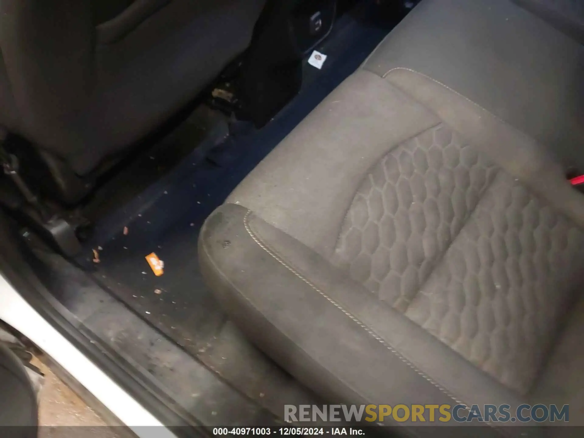 8 Photograph of a damaged car 2GNAXKEV5K6160246 CHEVROLET EQUINOX 2019