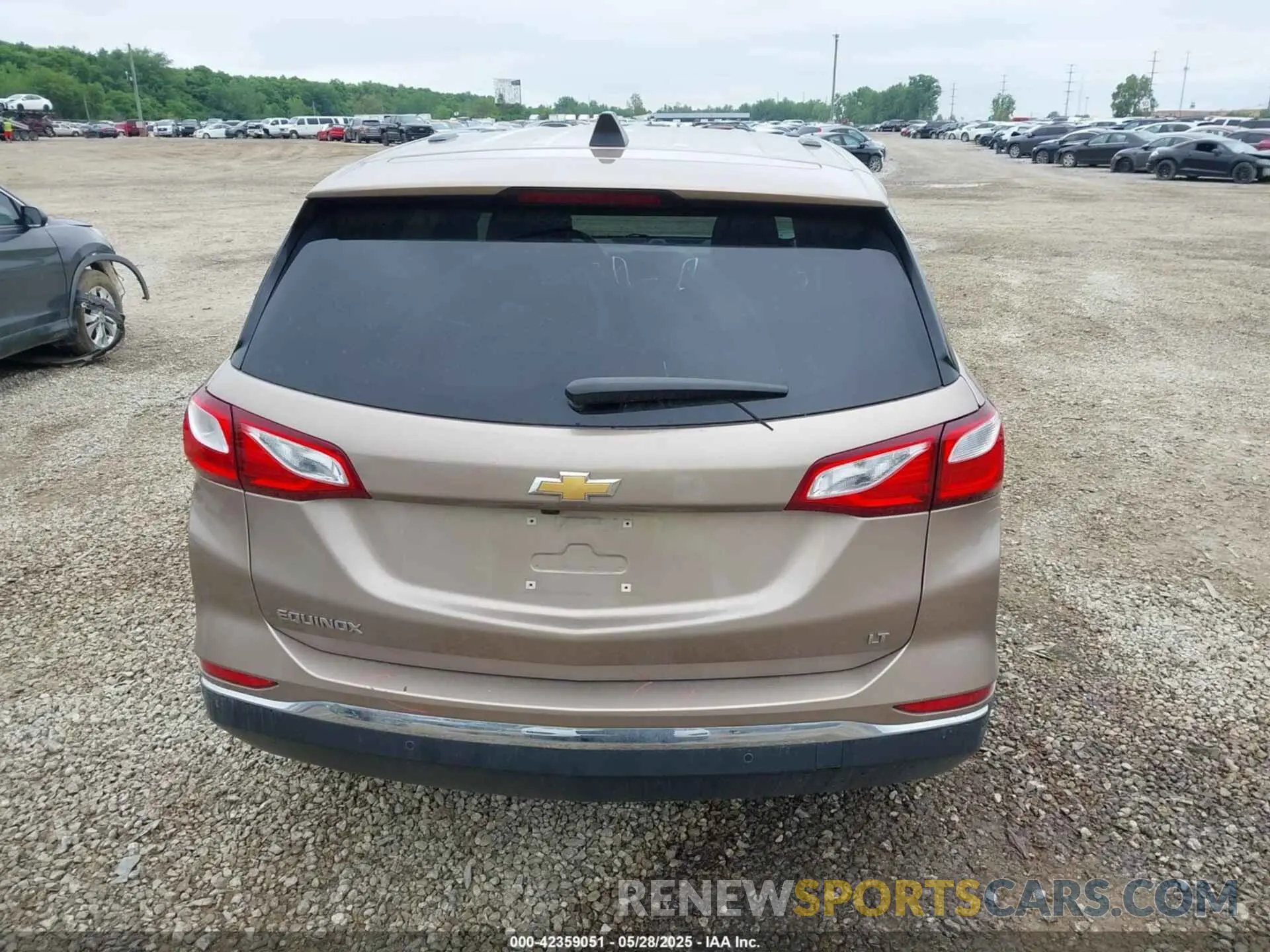17 Photograph of a damaged car 2GNAXKEV5K6227198 CHEVROLET EQUINOX 2019