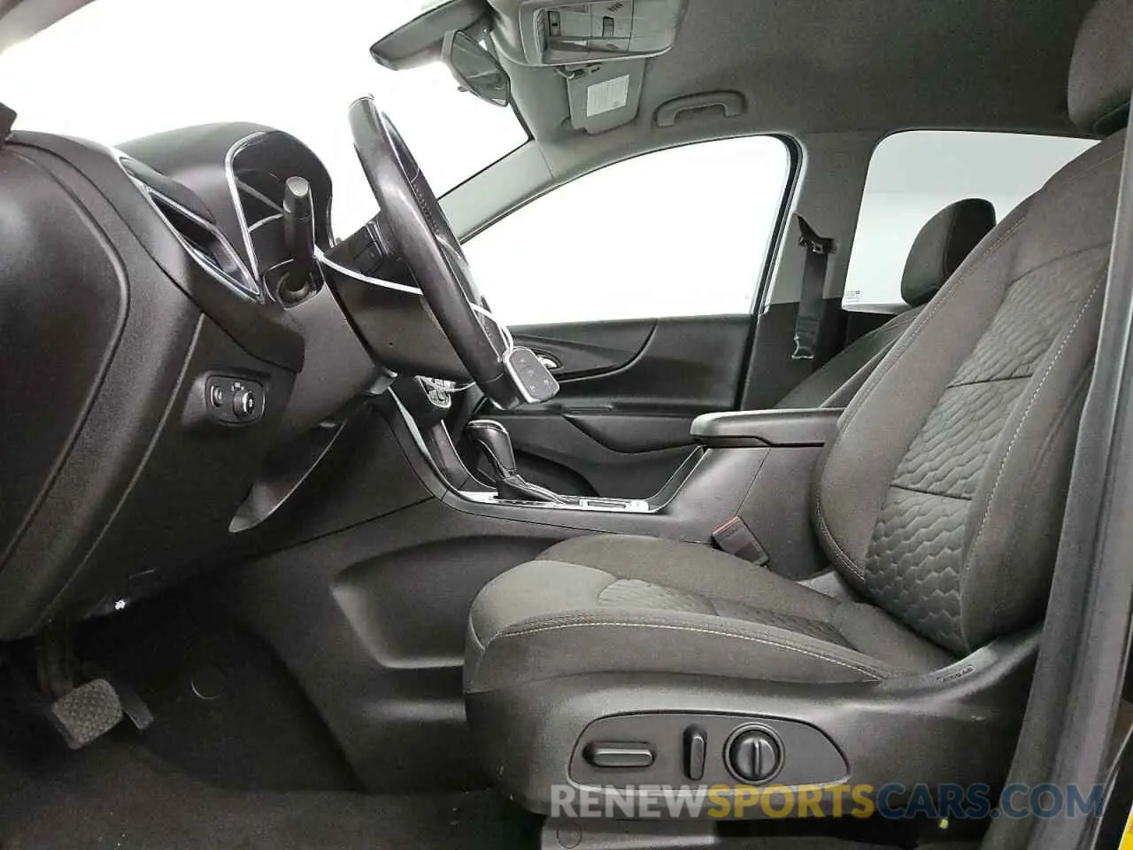 7 Photograph of a damaged car 2GNAXKEV5K6231381 CHEVROLET EQUINOX 2019
