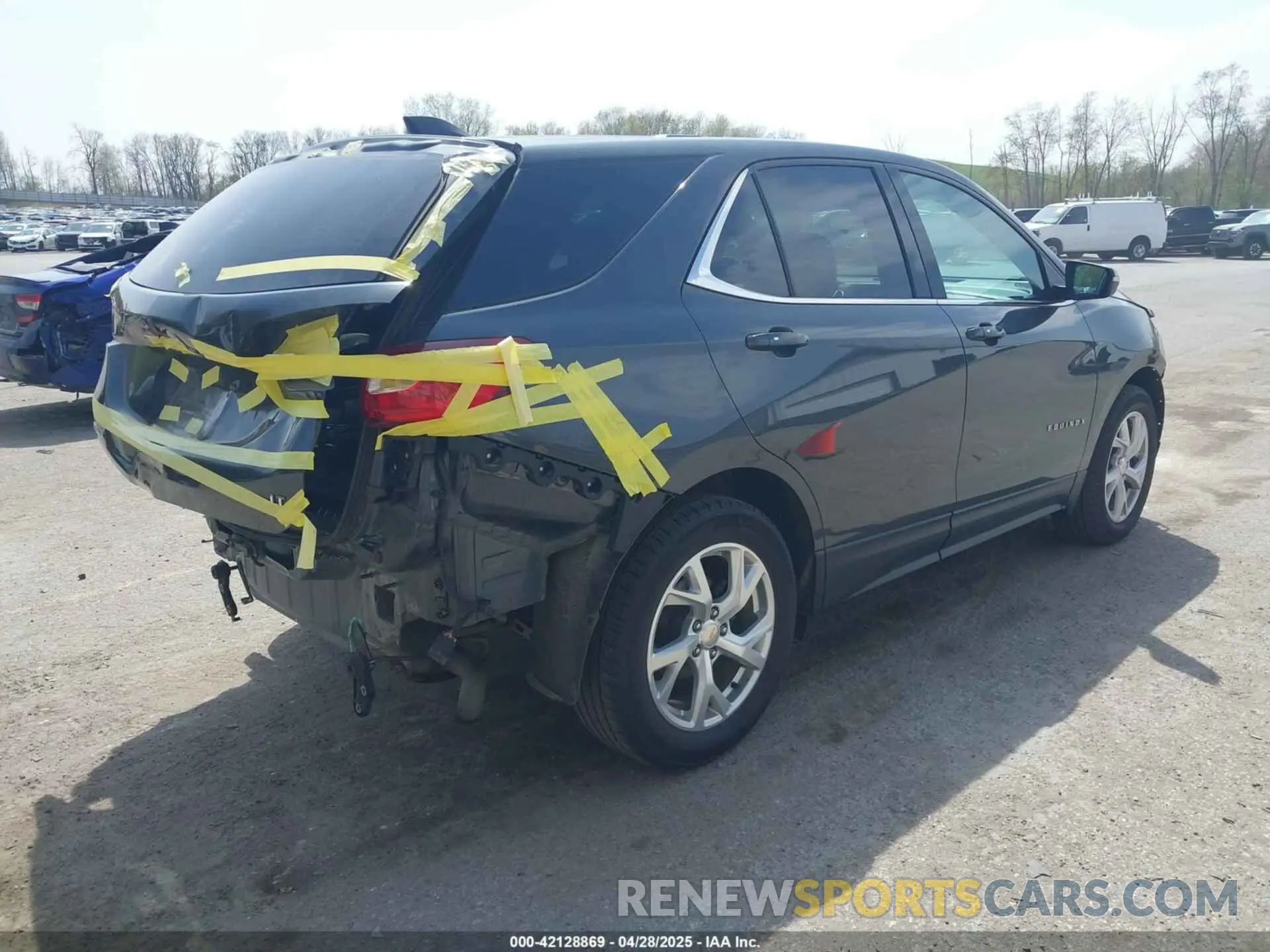 4 Photograph of a damaged car 2GNAXKEV5K6248763 CHEVROLET EQUINOX 2019
