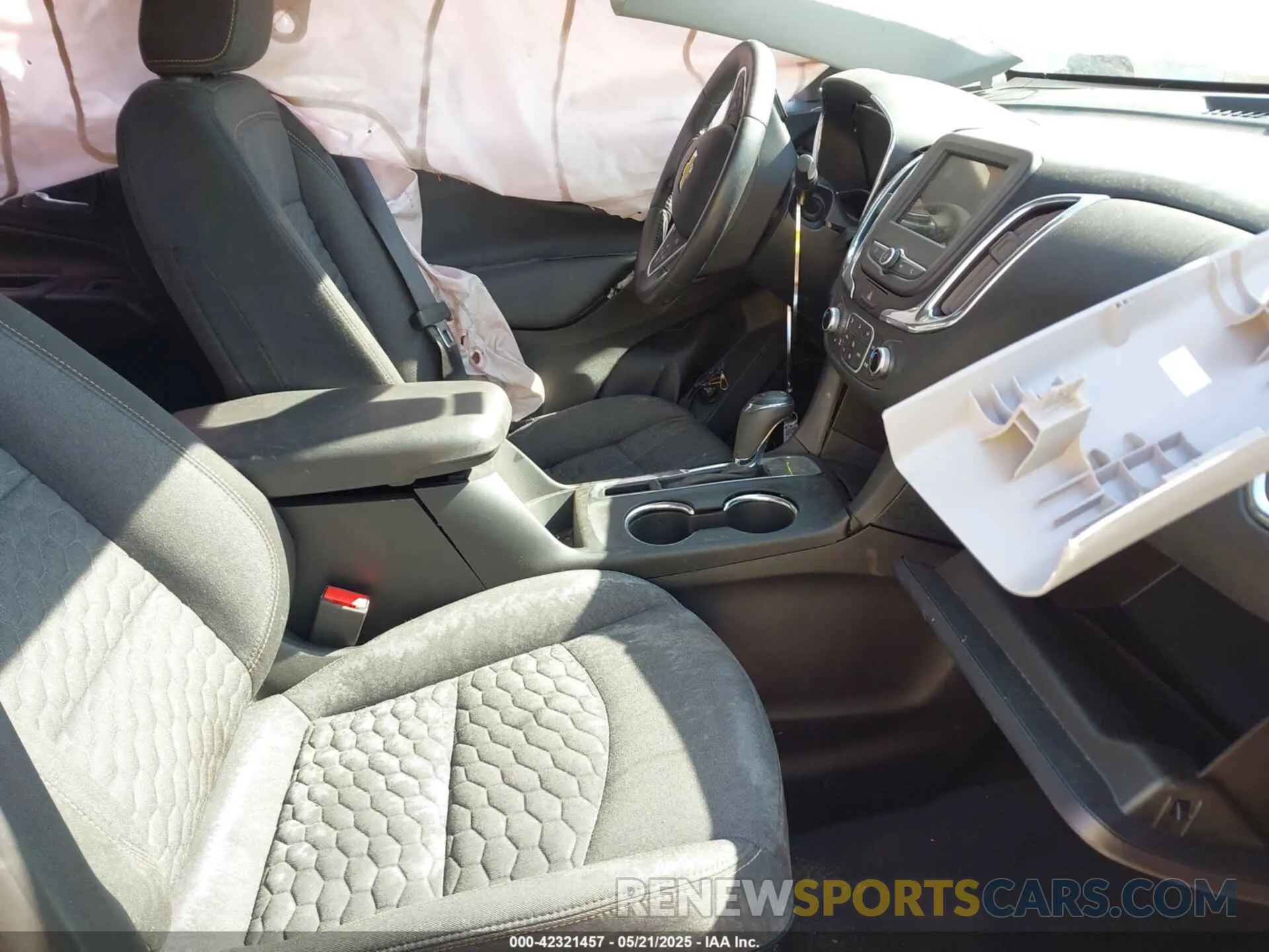 5 Photograph of a damaged car 2GNAXKEV5K6264221 CHEVROLET EQUINOX 2019