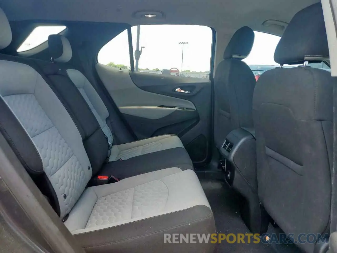 11 Photograph of a damaged car 2GNAXKEV6K6100167 CHEVROLET EQUINOX 2019