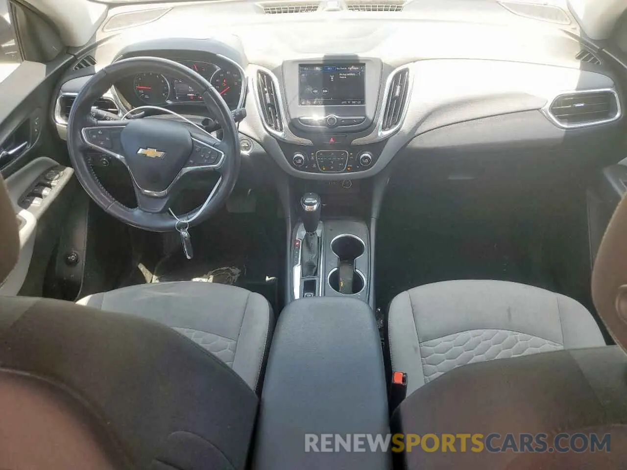 8 Photograph of a damaged car 2GNAXKEV6K6100167 CHEVROLET EQUINOX 2019