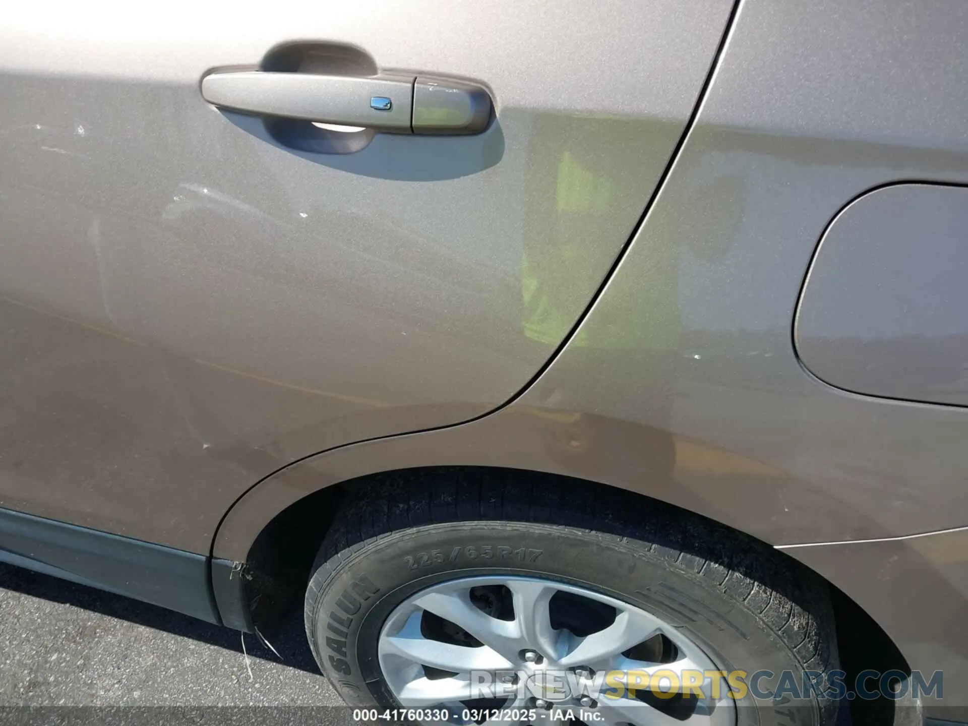 19 Photograph of a damaged car 2GNAXKEV6K6126459 CHEVROLET EQUINOX 2019