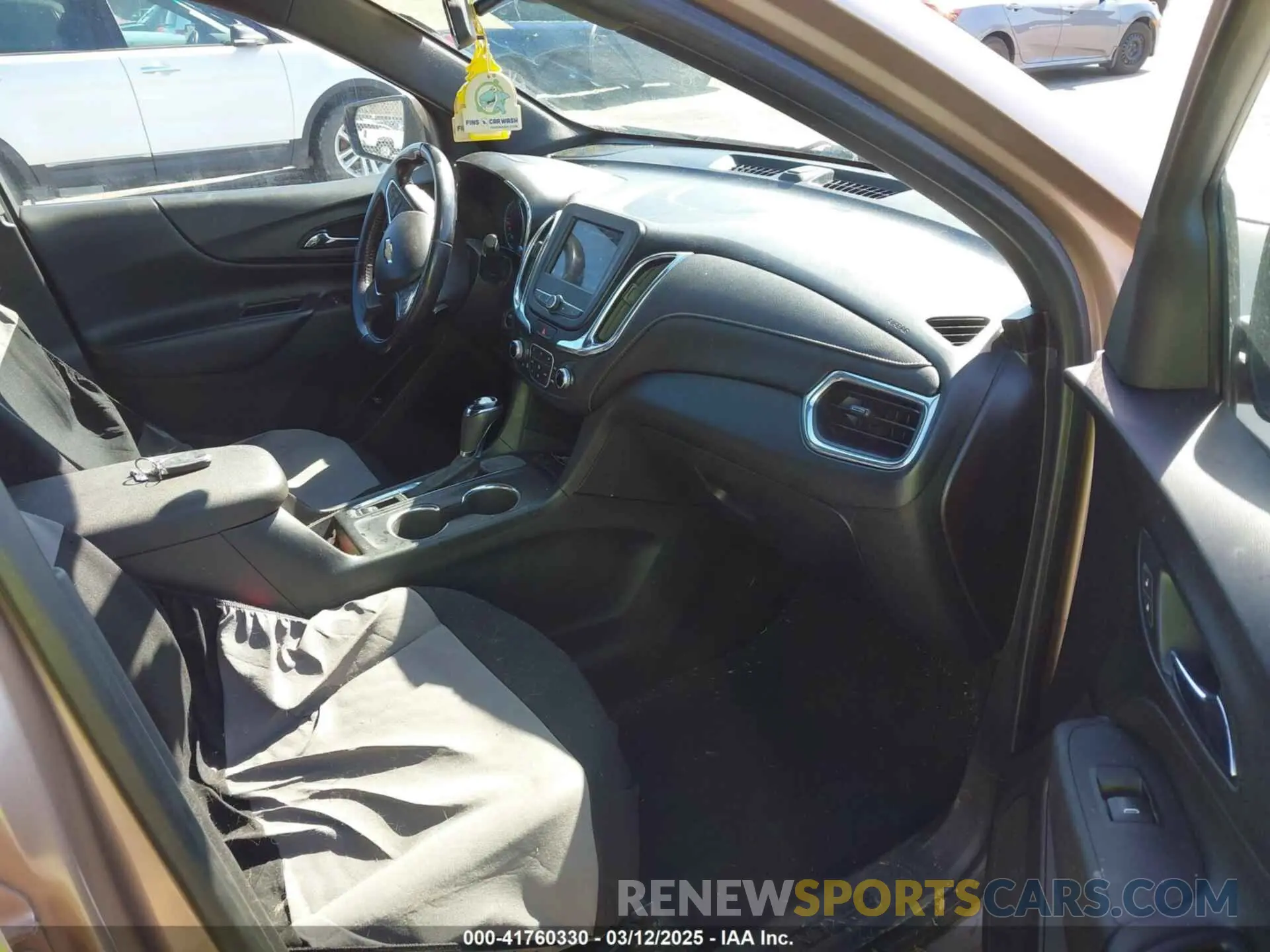5 Photograph of a damaged car 2GNAXKEV6K6126459 CHEVROLET EQUINOX 2019