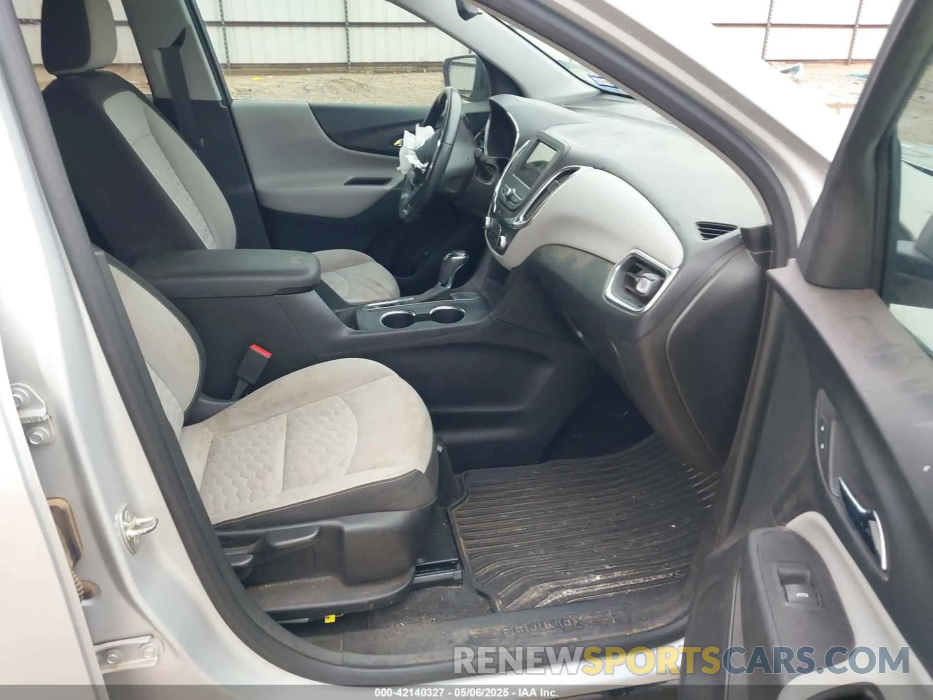 5 Photograph of a damaged car 2GNAXKEV6K6172809 CHEVROLET EQUINOX 2019