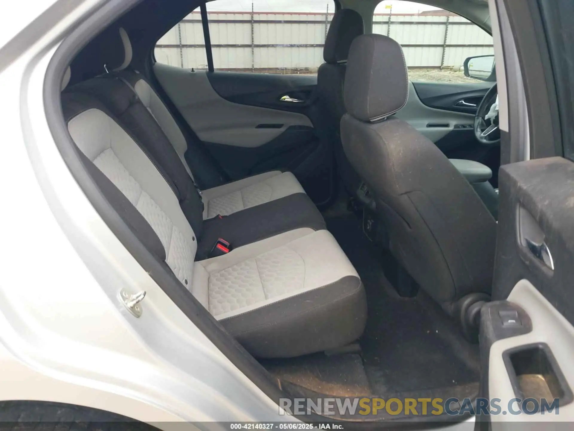 8 Photograph of a damaged car 2GNAXKEV6K6172809 CHEVROLET EQUINOX 2019