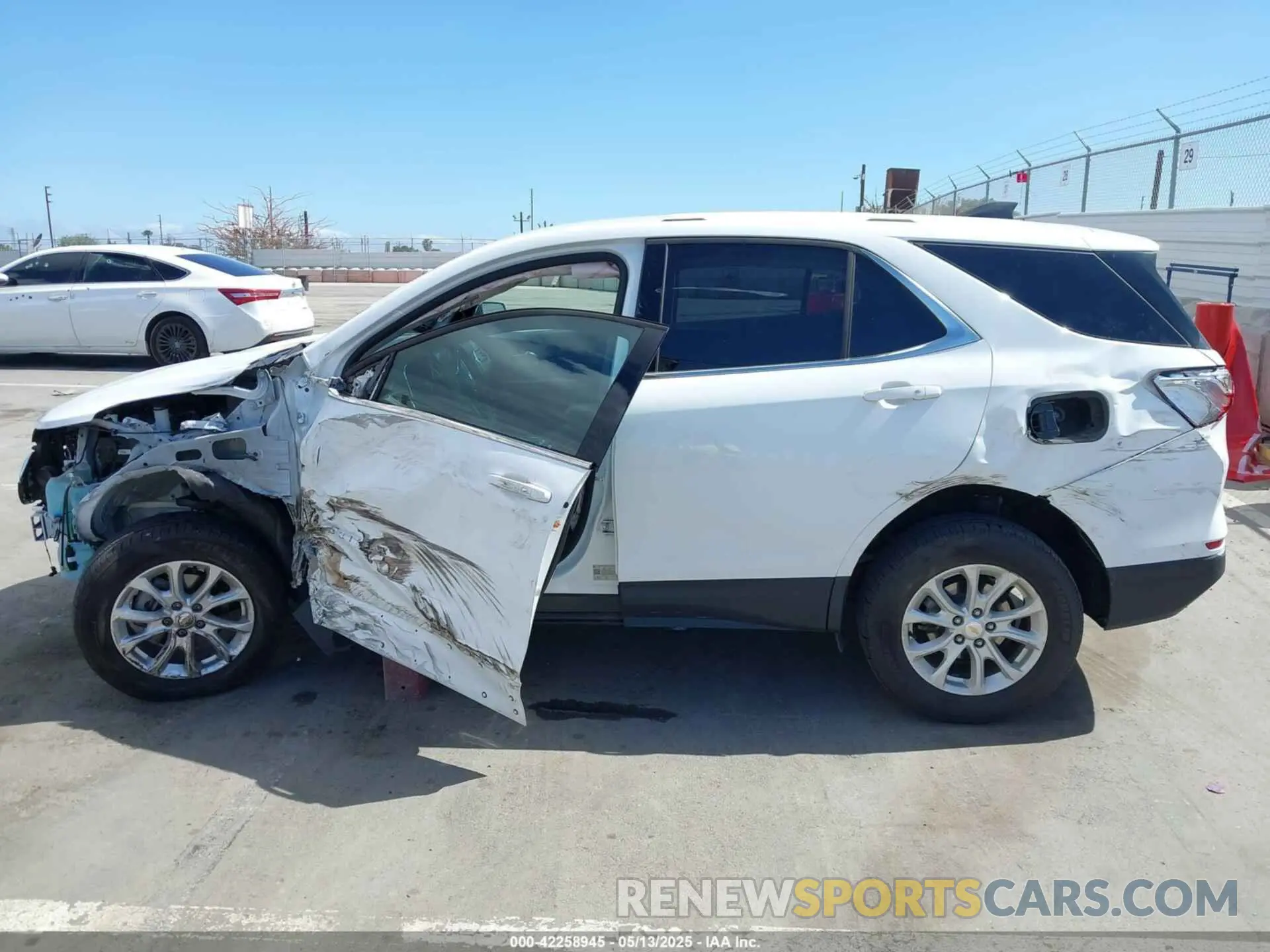 15 Photograph of a damaged car 2GNAXKEV6K6186015 CHEVROLET EQUINOX 2019