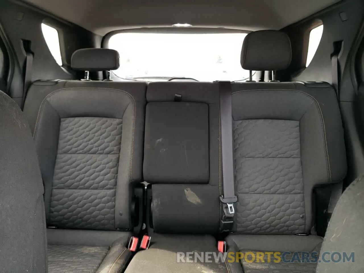 10 Photograph of a damaged car 2GNAXKEV6K6196673 CHEVROLET EQUINOX 2019