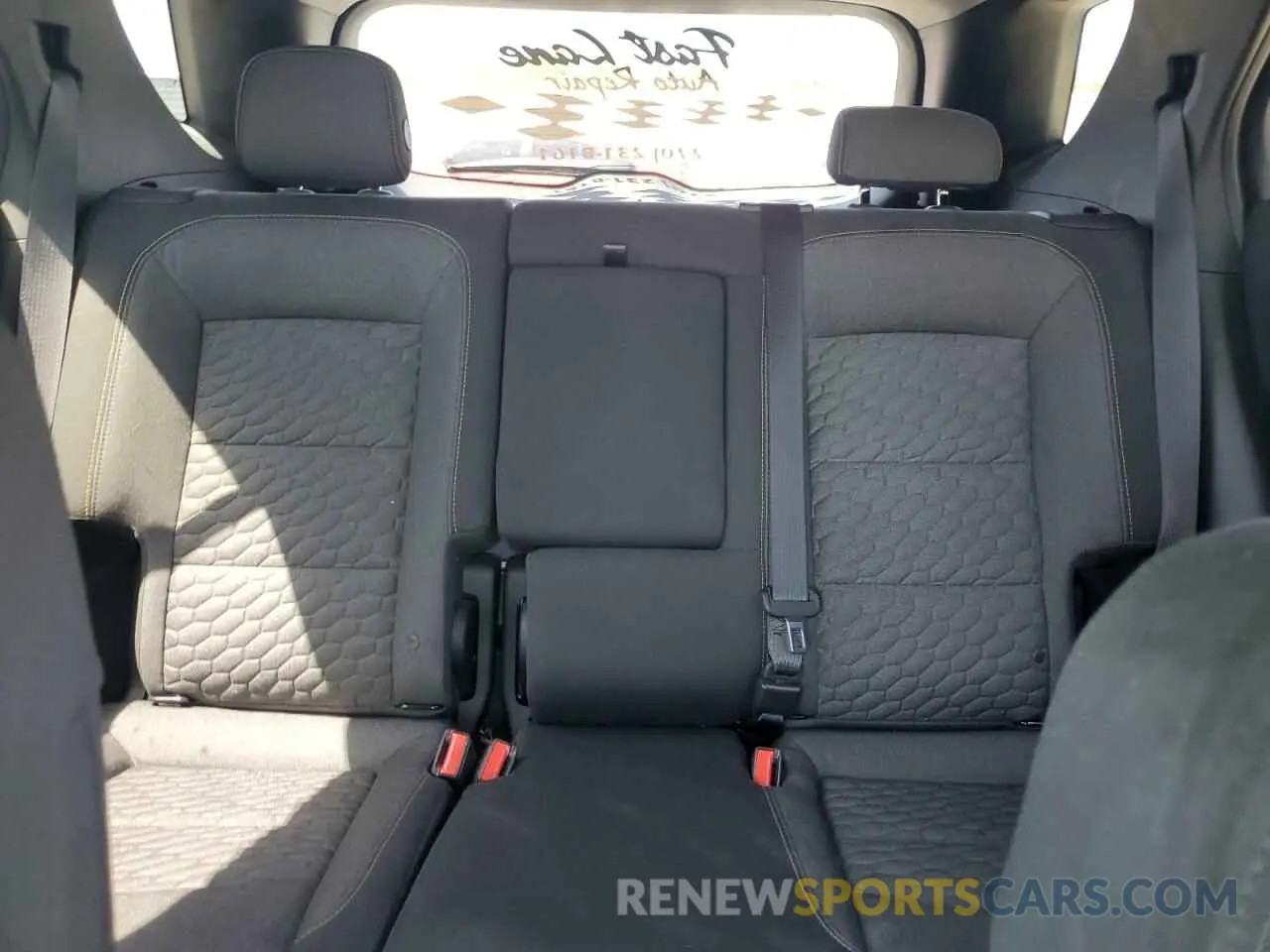 10 Photograph of a damaged car 2GNAXKEV6K6207588 CHEVROLET EQUINOX 2019