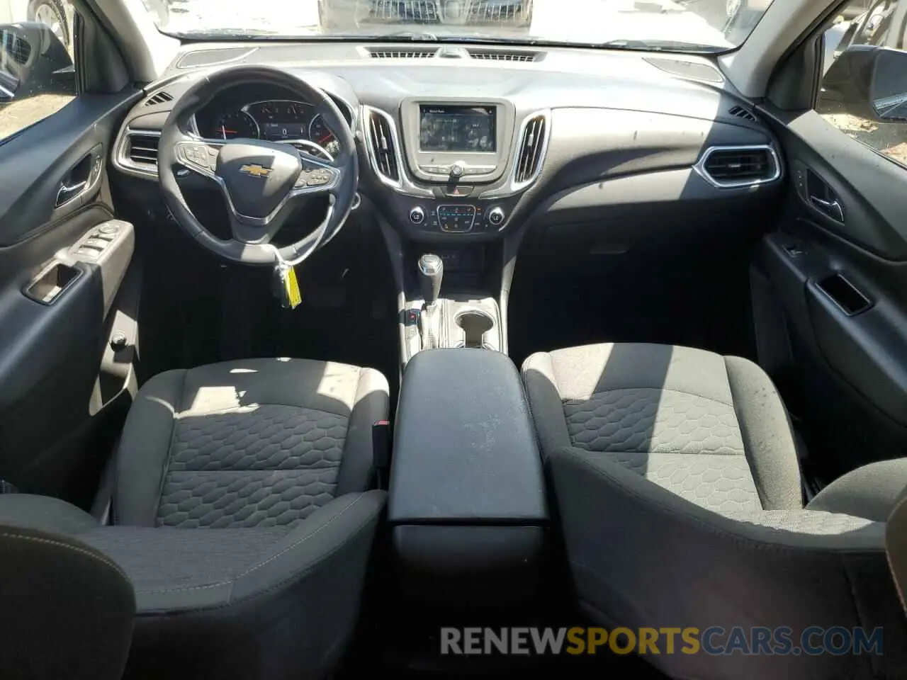 8 Photograph of a damaged car 2GNAXKEV6K6207588 CHEVROLET EQUINOX 2019