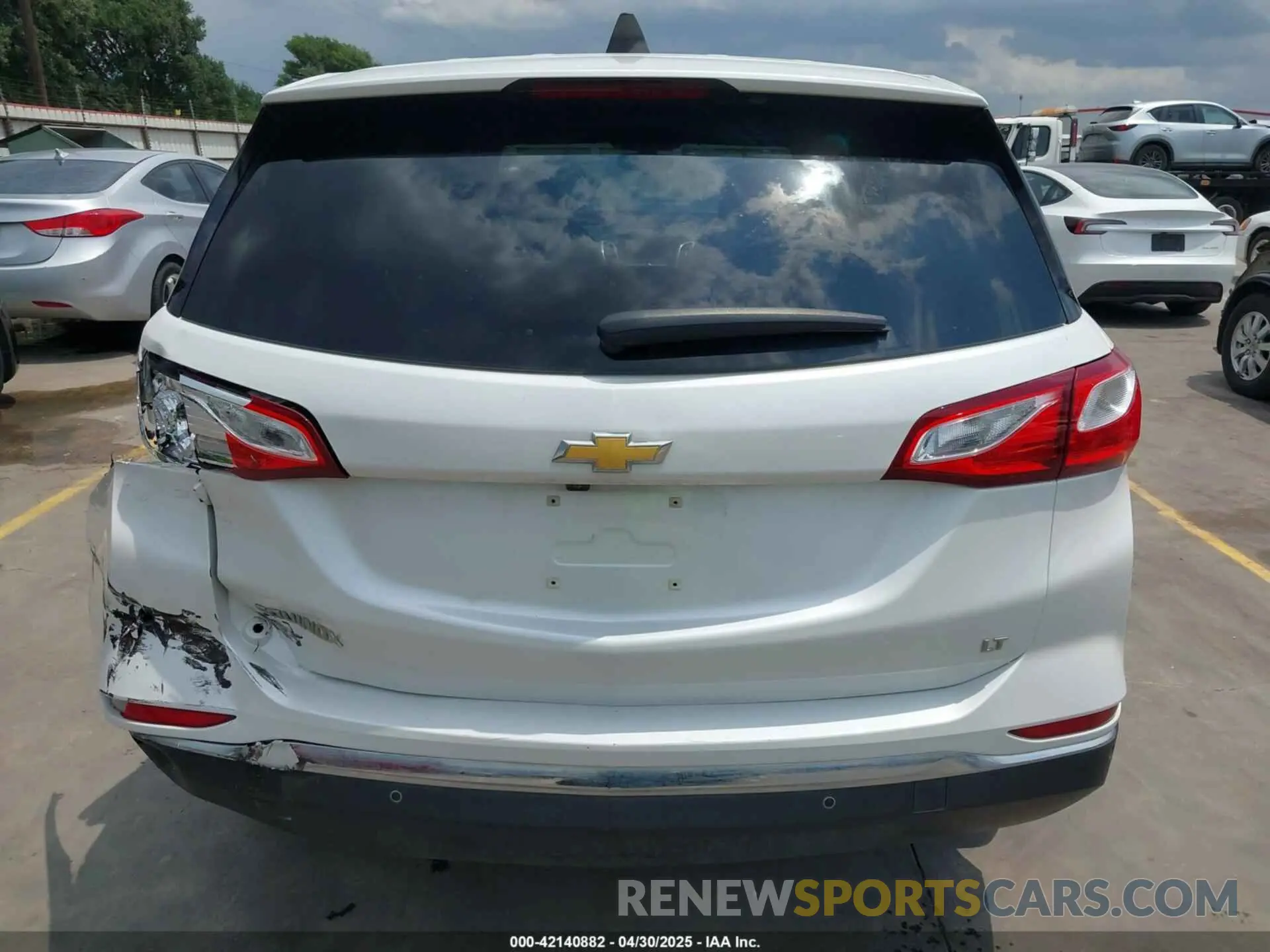17 Photograph of a damaged car 2GNAXKEV6K6255642 CHEVROLET EQUINOX 2019