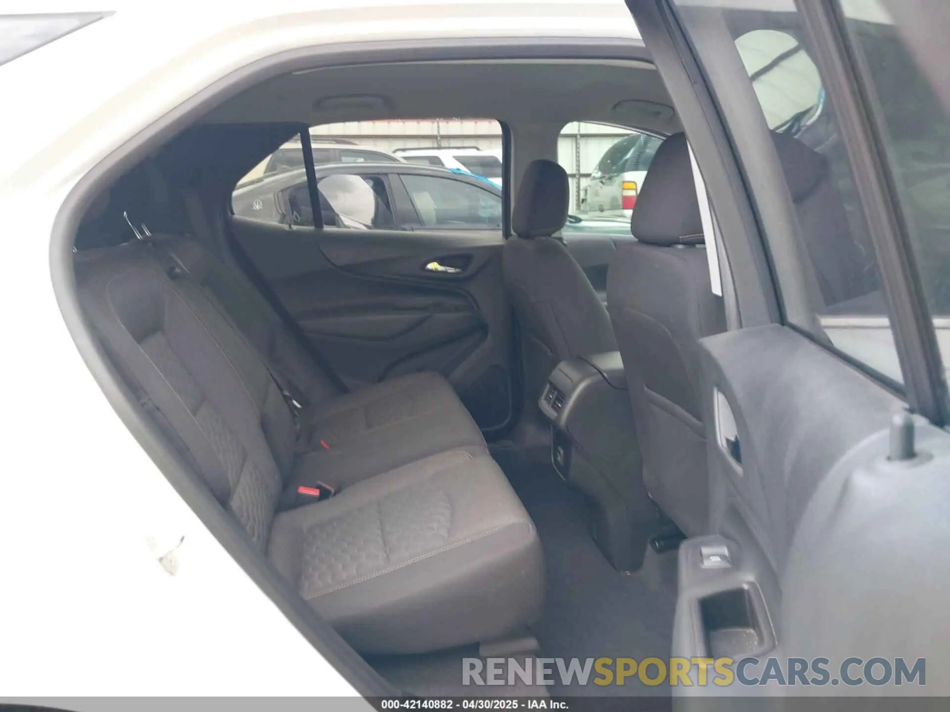 8 Photograph of a damaged car 2GNAXKEV6K6255642 CHEVROLET EQUINOX 2019