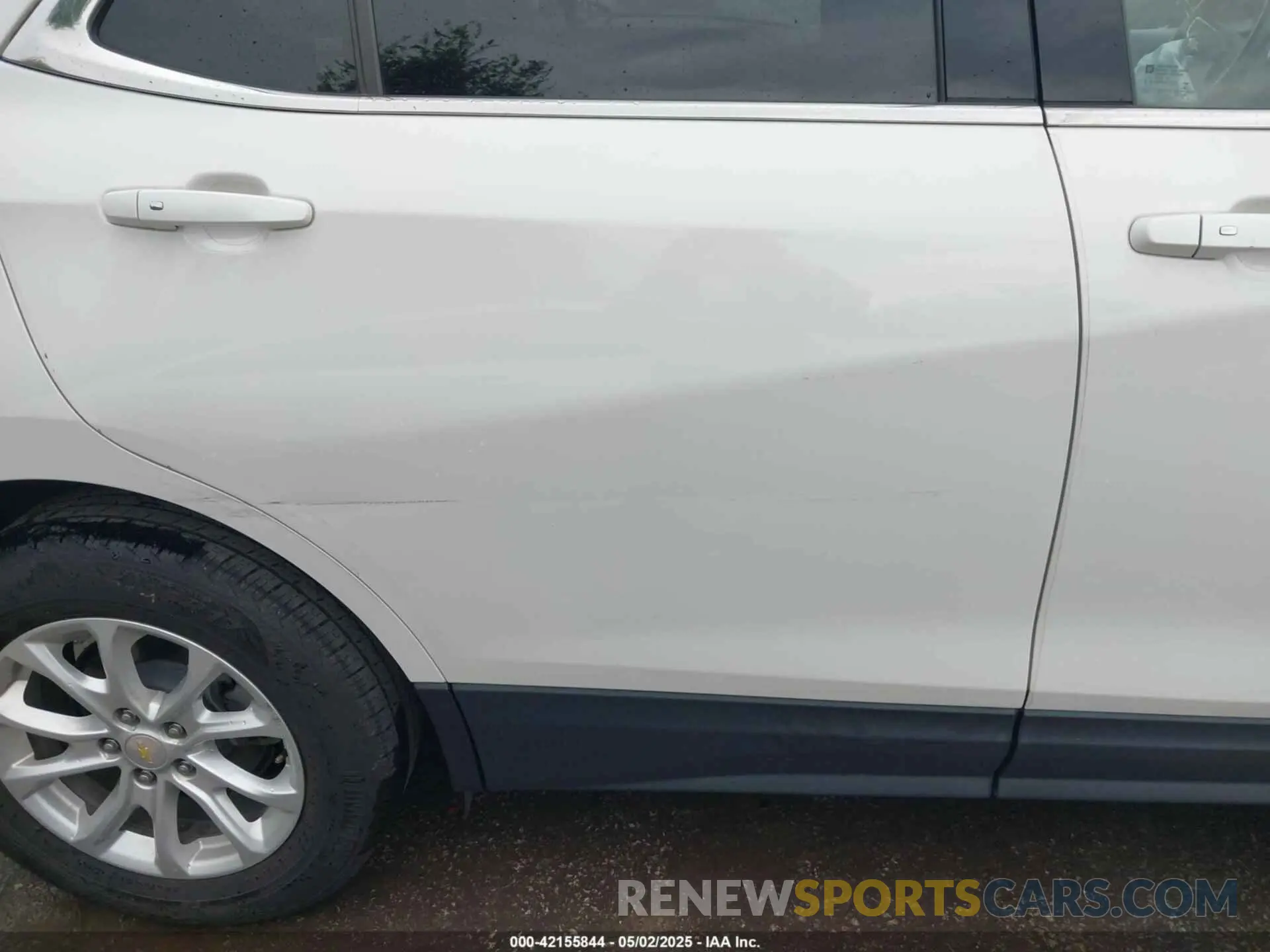 18 Photograph of a damaged car 2GNAXKEV6K6292142 CHEVROLET EQUINOX 2019