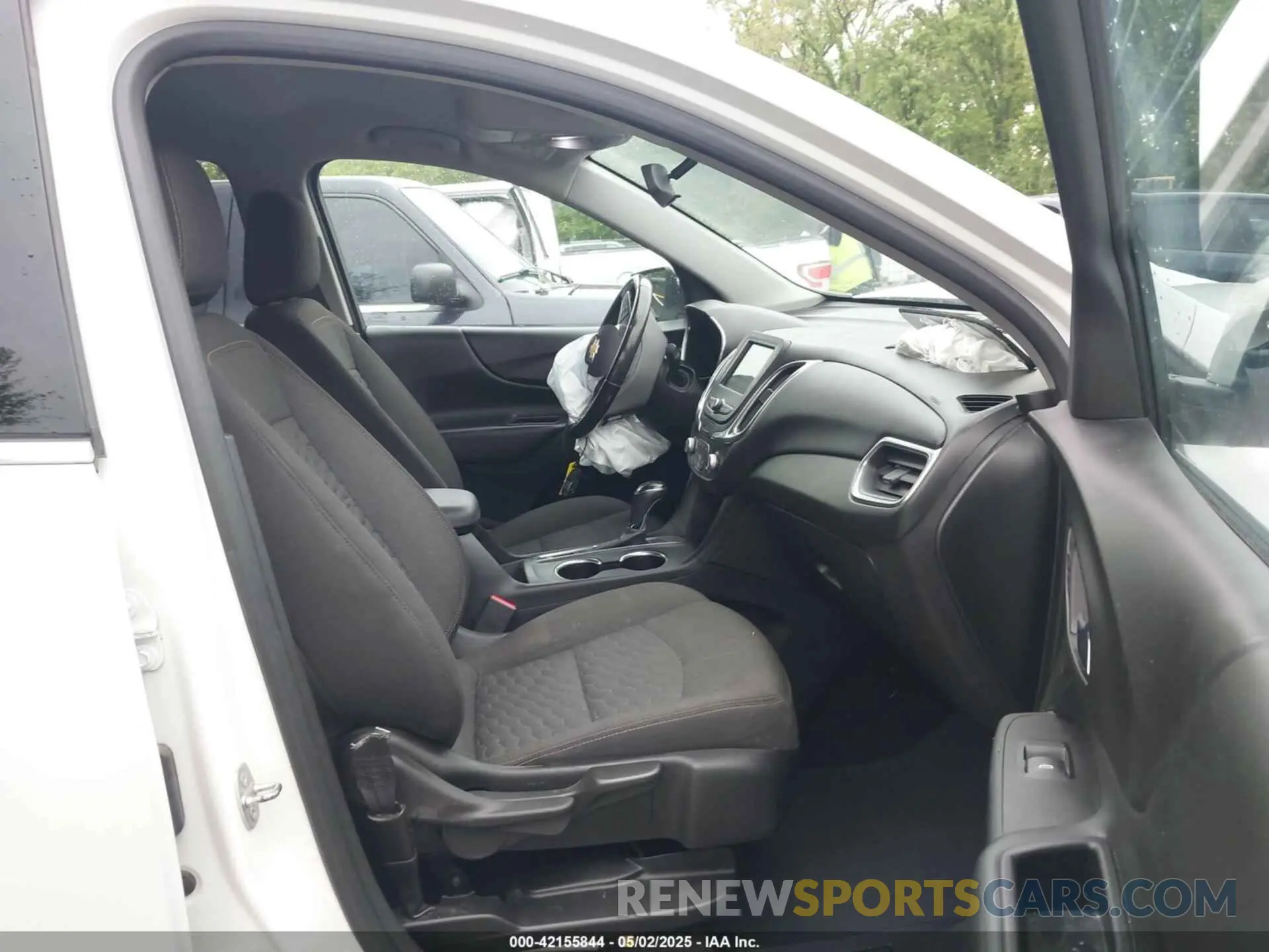 5 Photograph of a damaged car 2GNAXKEV6K6292142 CHEVROLET EQUINOX 2019