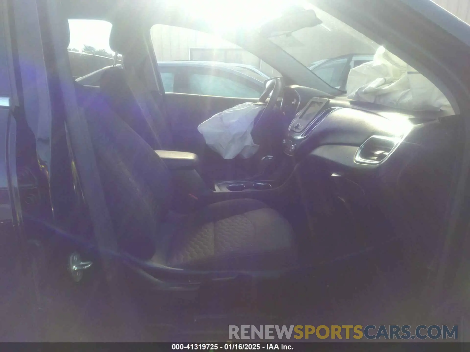 5 Photograph of a damaged car 2GNAXKEV7K6158112 CHEVROLET EQUINOX 2019