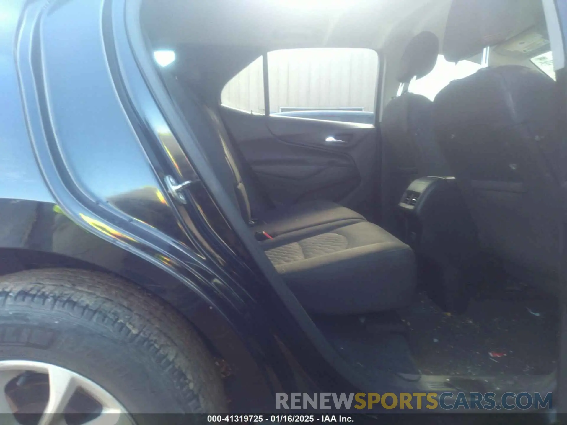 8 Photograph of a damaged car 2GNAXKEV7K6158112 CHEVROLET EQUINOX 2019
